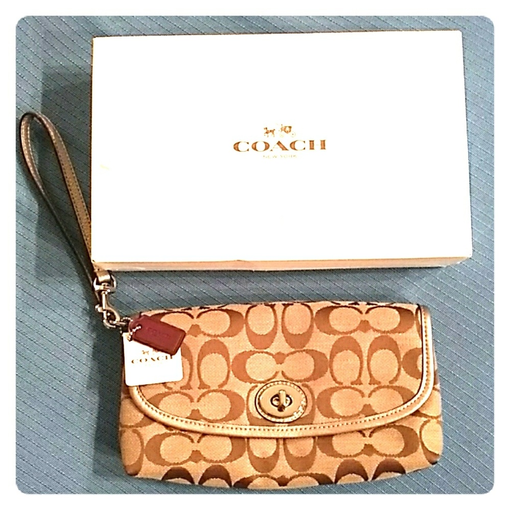 NIB Coach wristlet